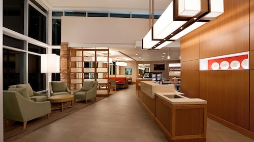 Hyatt Place Houston / The Woodlands