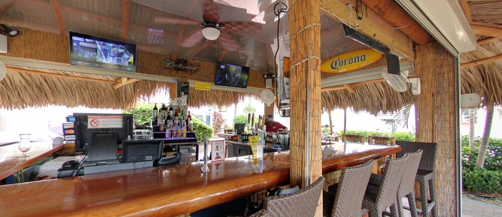 Hotel Bar