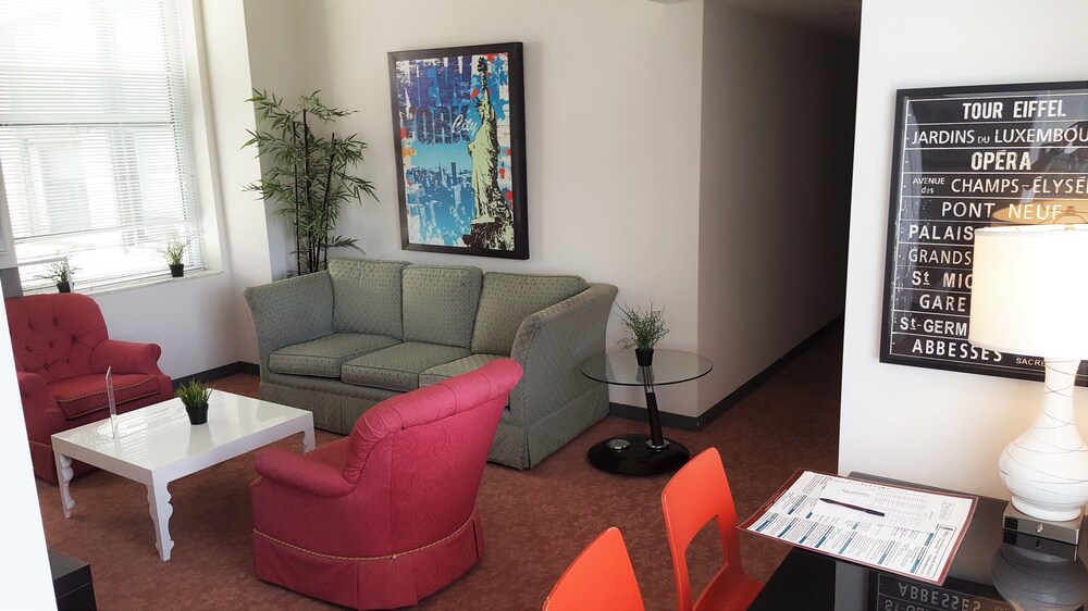 Apartment, 2 Bedrooms - Living Room