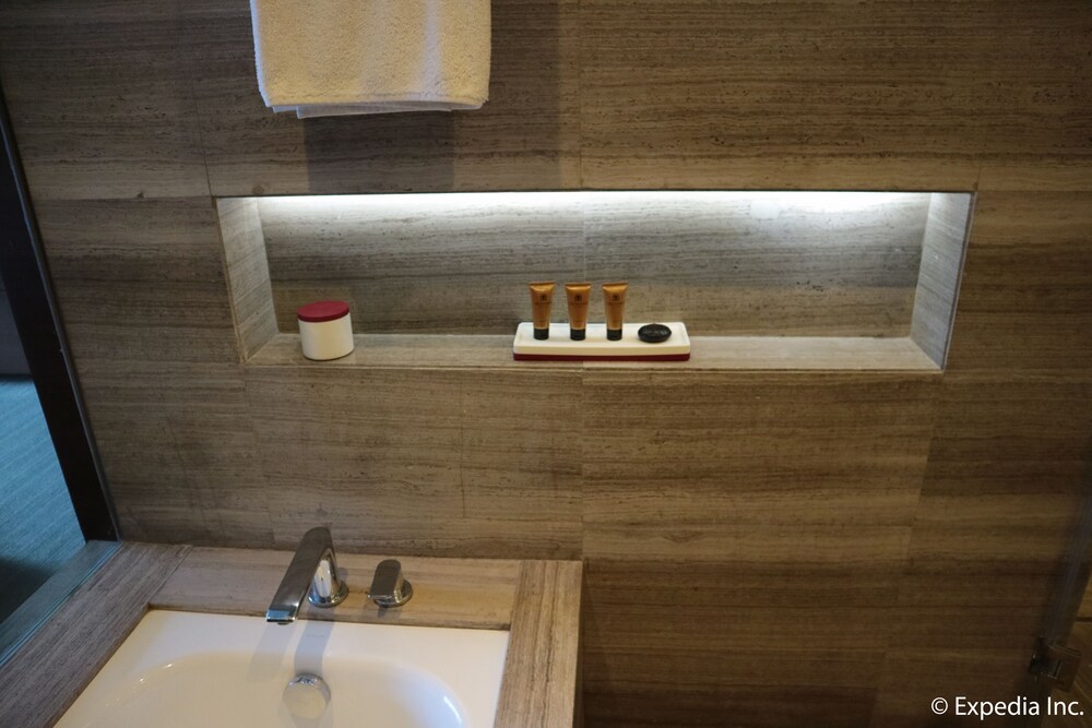 Deep Soaking Bathtub