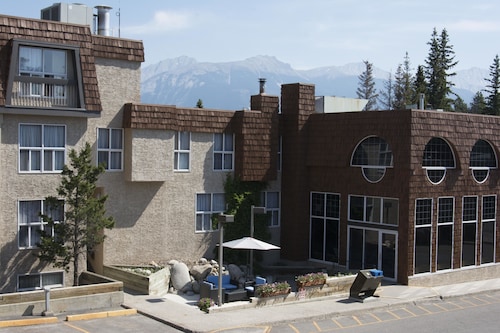 Tonquin Inn