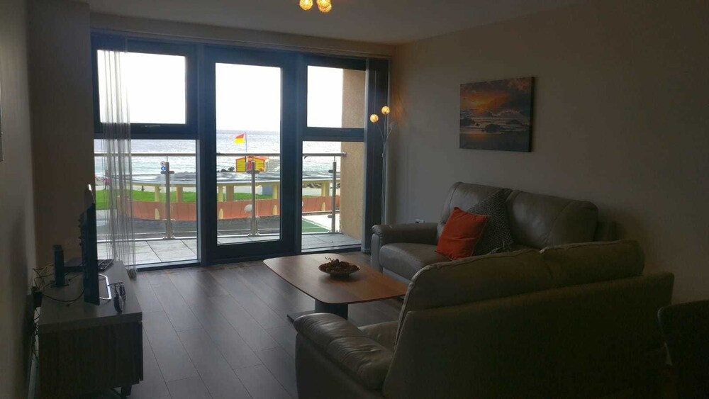 Deluxe Apartment, 2 Bedrooms, Sea View - Living Area