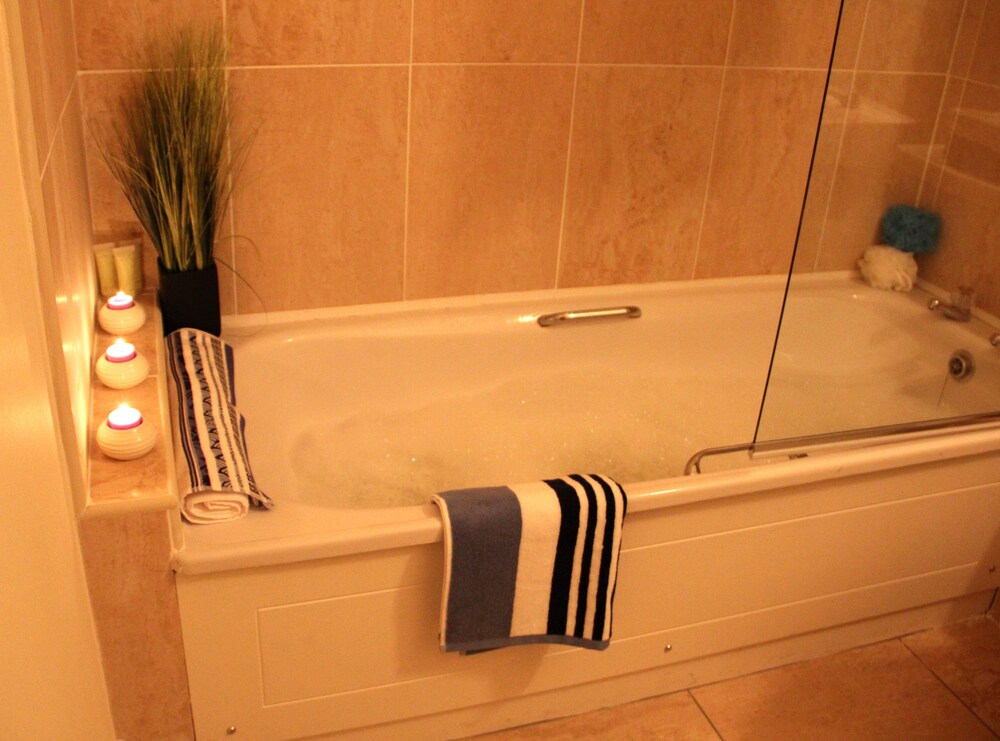 Panoramic Apartment, 2 Bedrooms, Terrace, Bay View - Bathroom
