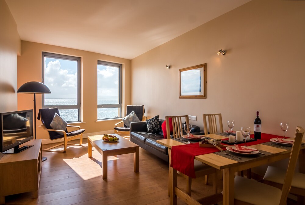 Apartment, 2 Bedrooms - Living Room
