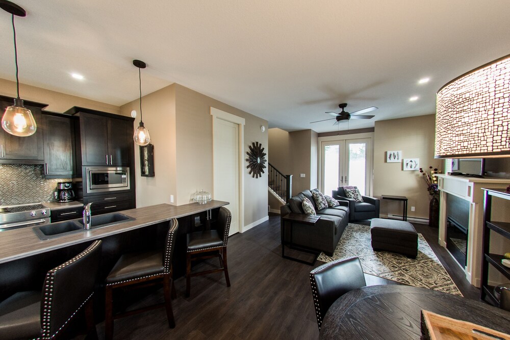 Townhome, 2 Bedrooms - Living Area