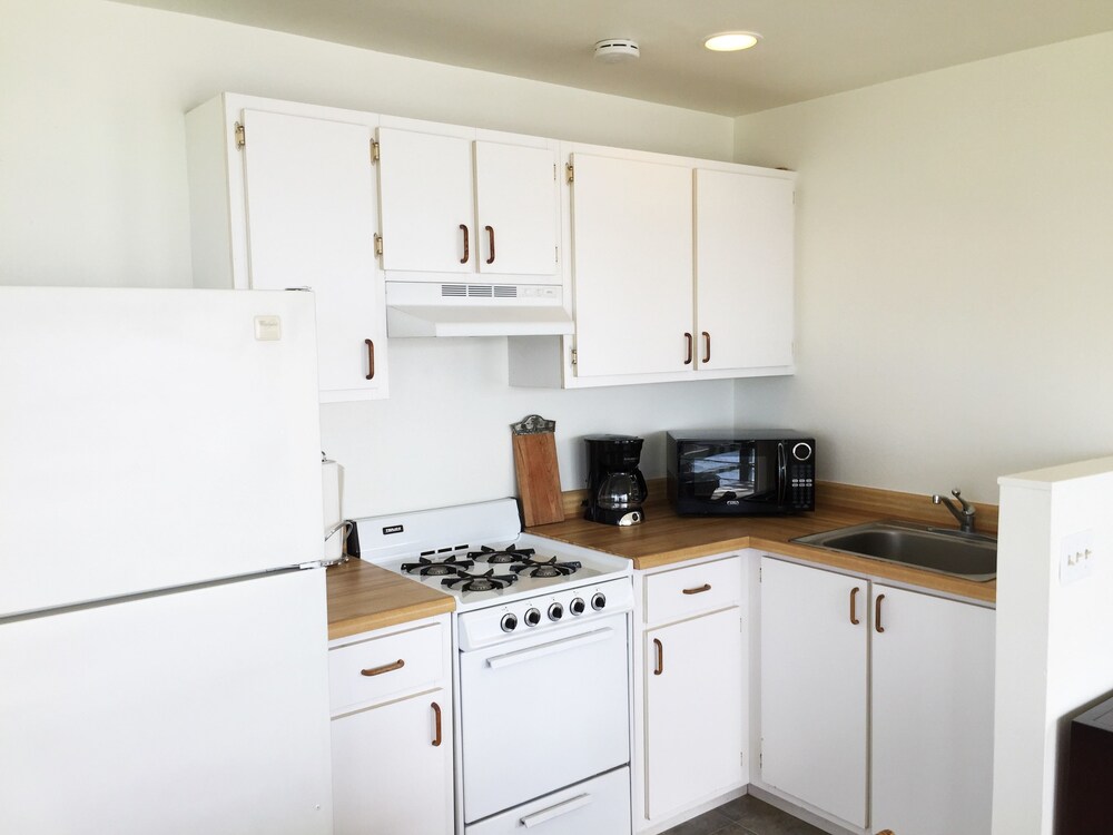 Executive Studio Suite, 1 King Bed, Ocean View, Oceanfront - In-Room Kitchen
