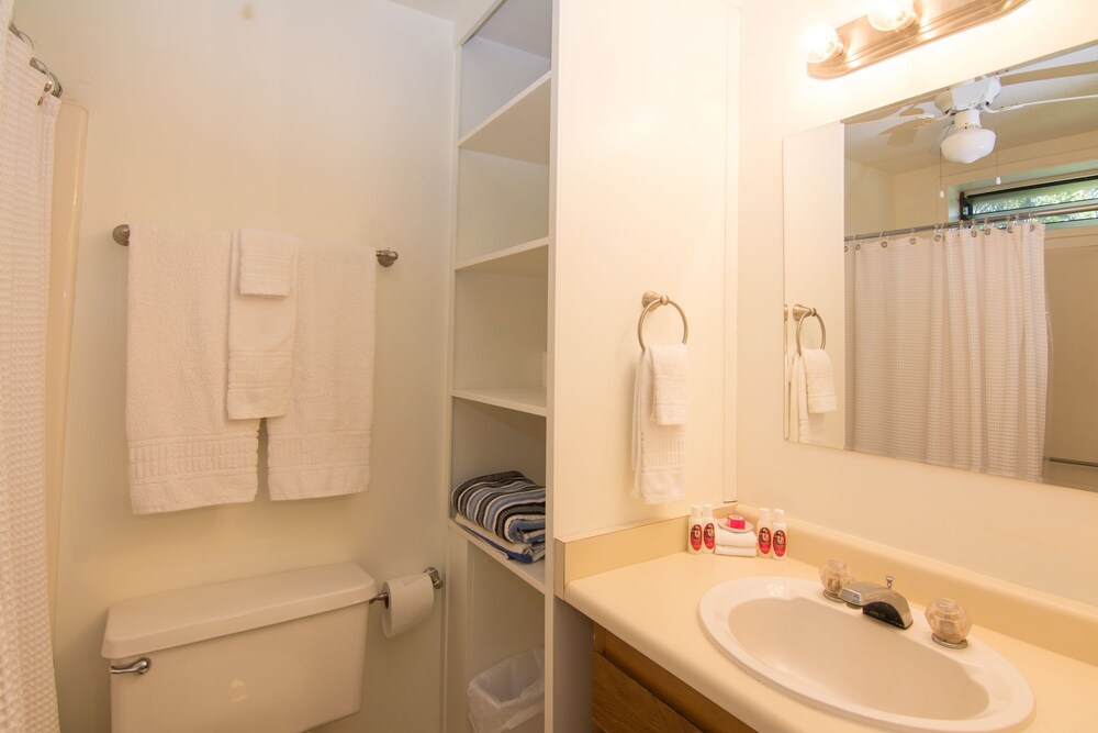 Studio Suite, Ocean View - Bathroom