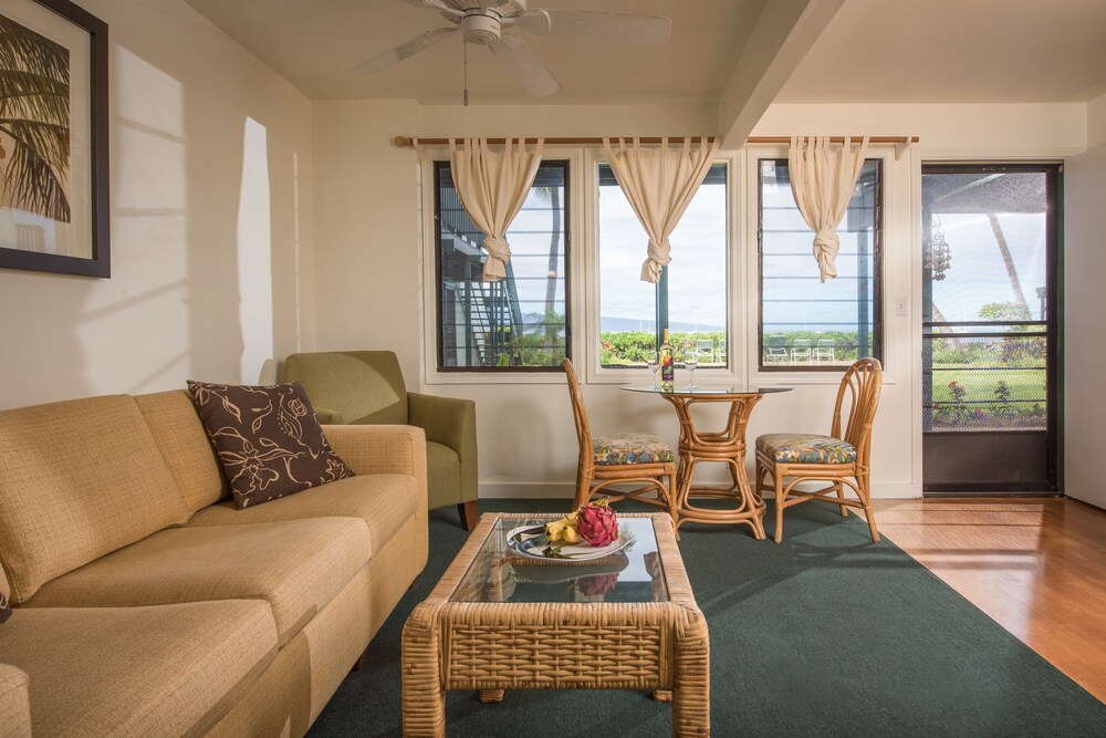 Studio Suite, Ocean View - Living Area