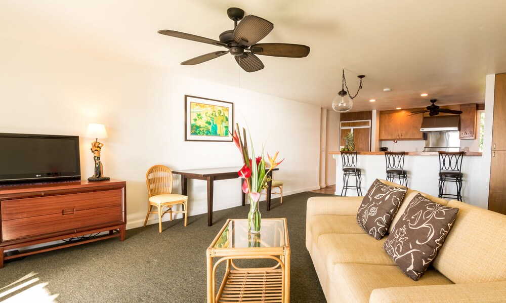 Executive Suite, 1 Bedroom (The Captains Quarters) - Living Area