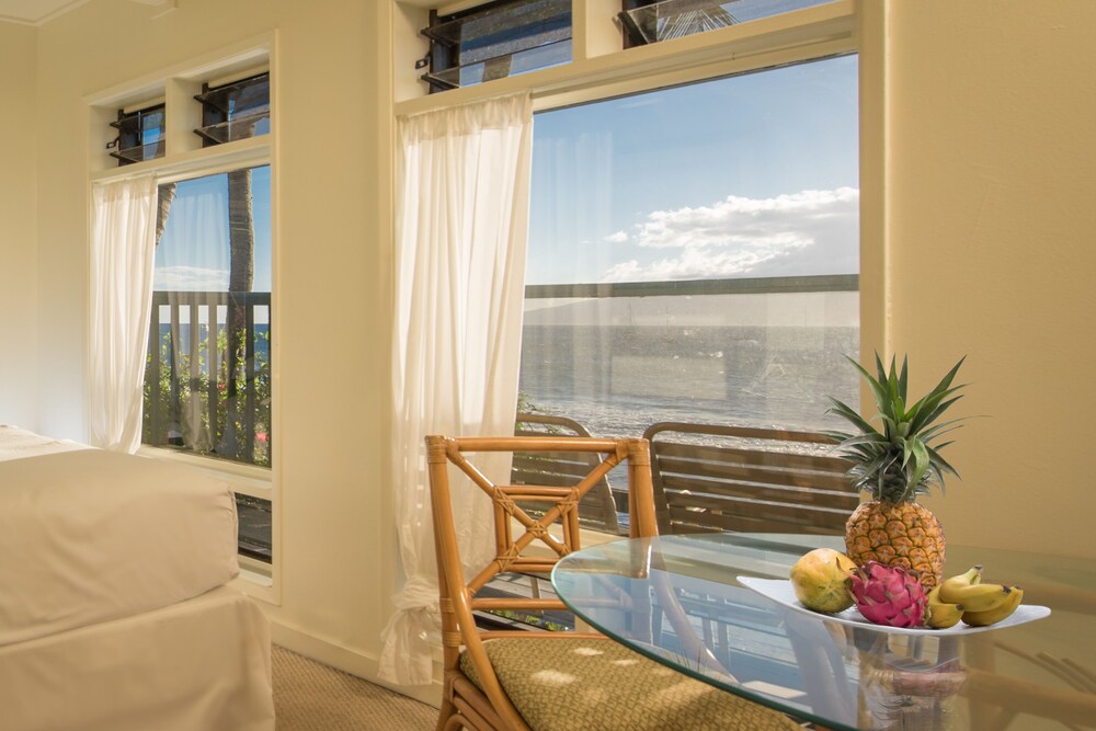 Executive Studio Suite, 1 King Bed, Ocean View, Oceanfront - Guestroom View
