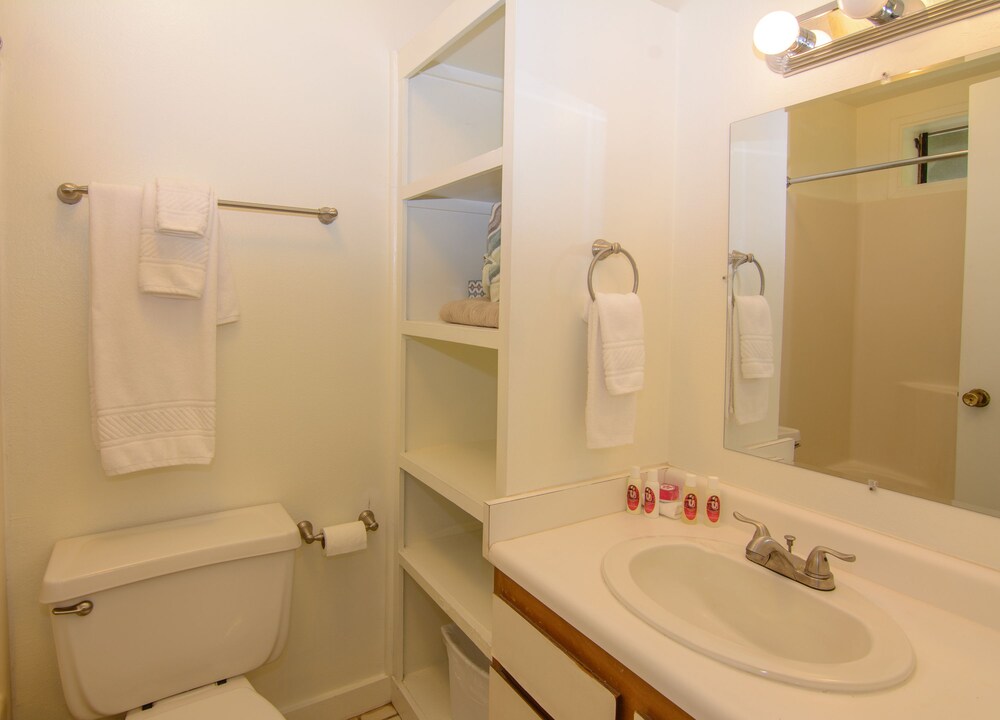 Standard Studio Suite, 1 Queen Bed - Bathroom