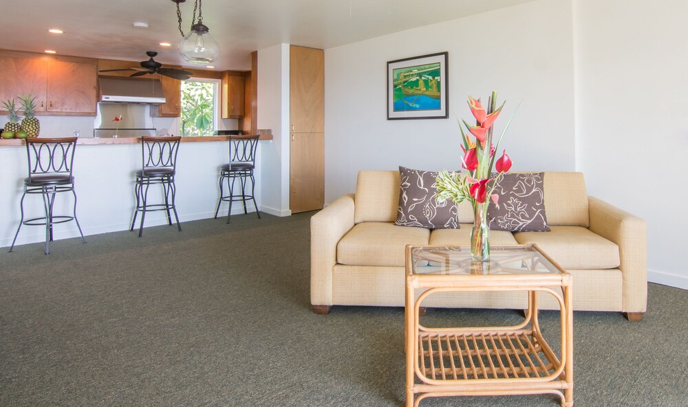Executive Suite, 1 Bedroom (The Captains Quarters) - Living Area