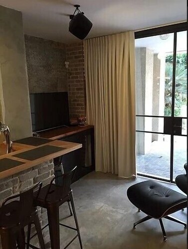 Luxury Studio, 1 Queen Bed, Sauna - Living Area