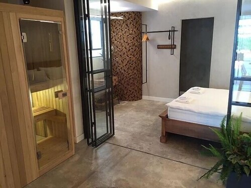 Luxury Studio, 1 Queen Bed, Sauna - Bathroom Amenities