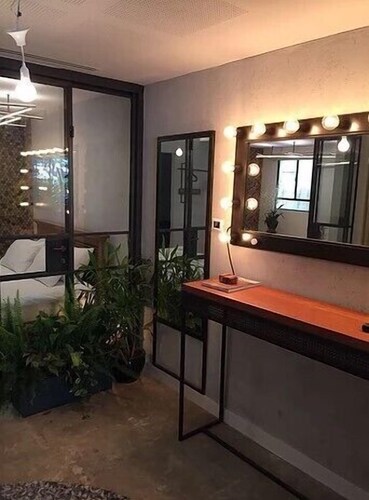Luxury Studio, 1 Queen Bed, Sauna - Living Area