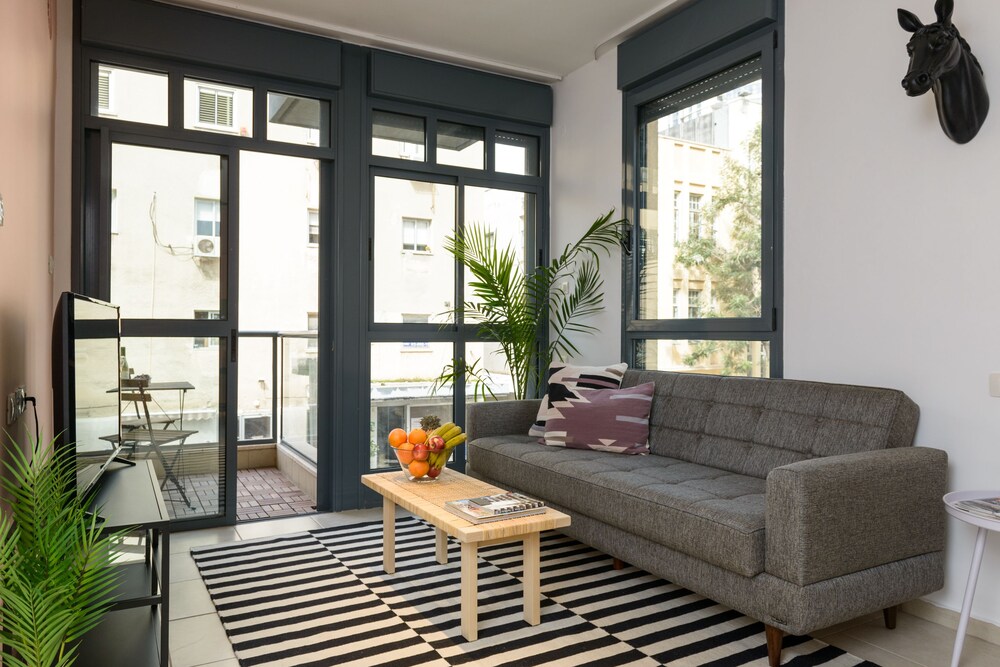 Business Apartment, 2 Bedrooms, Accessible, 2 Bathrooms - Featured Image
