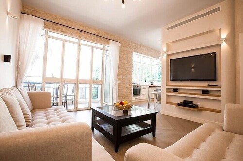 City Apartment, 2 Bedrooms (Shimshon ha-Gibor St 5) - Living Room