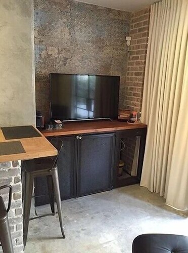 Luxury Studio, 1 Queen Bed, Sauna - Living Room