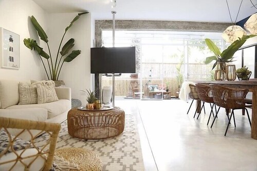 Exclusive Apartment, 2 Queen Beds, Beachside - Living Area