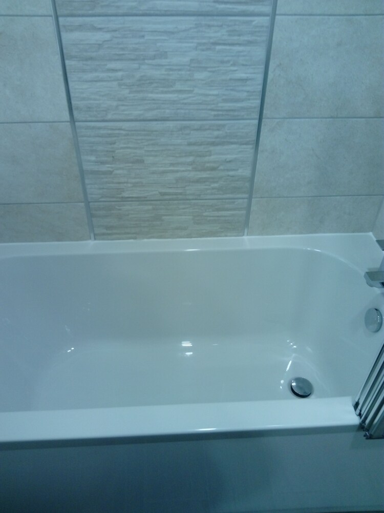 Deep Soaking Bathtub