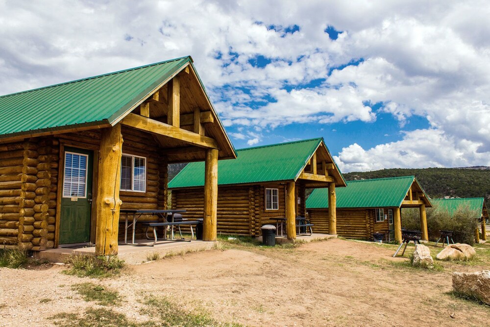 Cowboy Cabin (Shared Communal Bathroom, Separate Building) - Room
