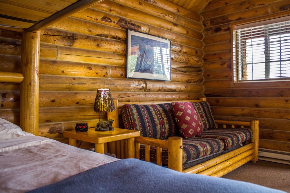 Cowboy Cabin (Shared Communal Bathroom, Separate Building) - Living Area