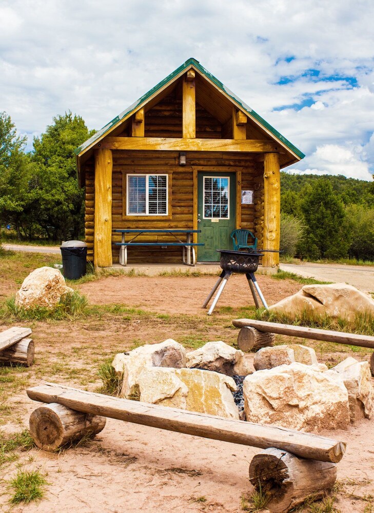 Cowboy Cabin (Shared Communal Bathroom, Separate Building) - Terrace/Patio