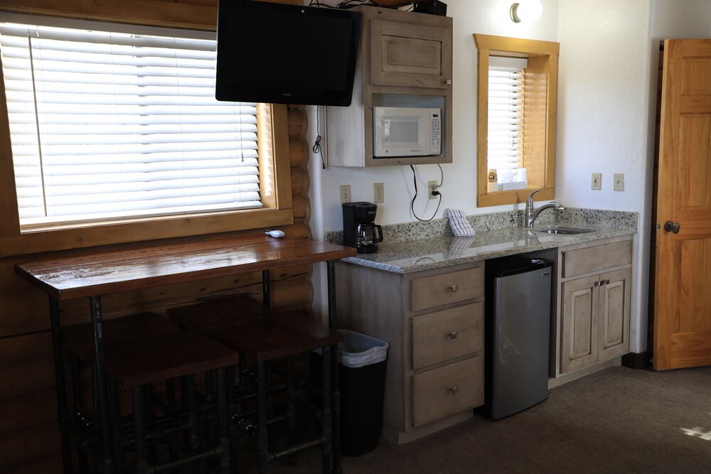 Cabin suite (Queen Bunk) - In-Room Dining