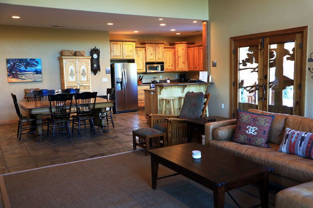 Mountain View - Living Area