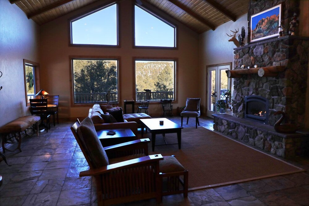 Mountain View - Living Area