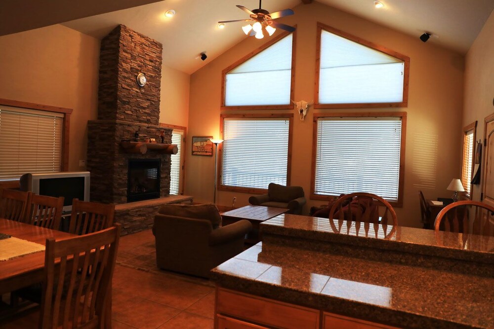 Elkhorn Bluff - Living Area