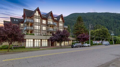 Harrison Lakeview Resort