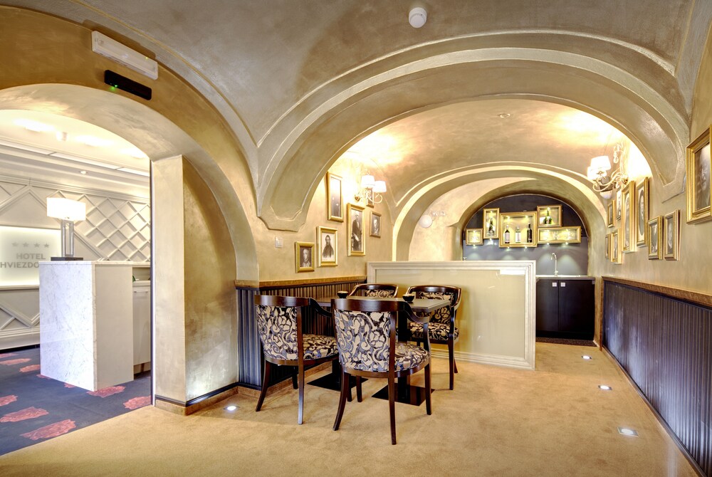 Hotel Lounge