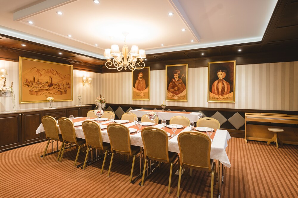 Family Dining