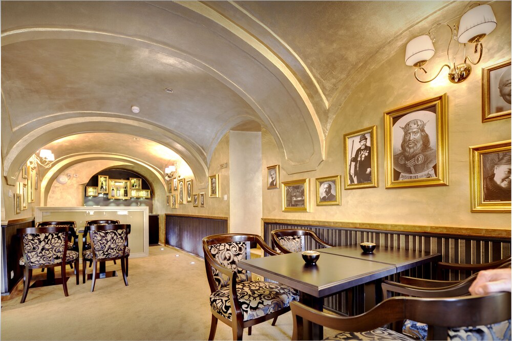 Hotel Lounge