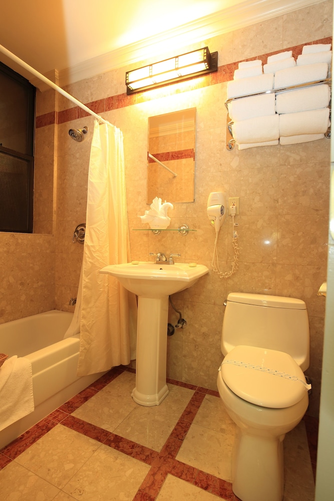 Queen Studio - Bathroom