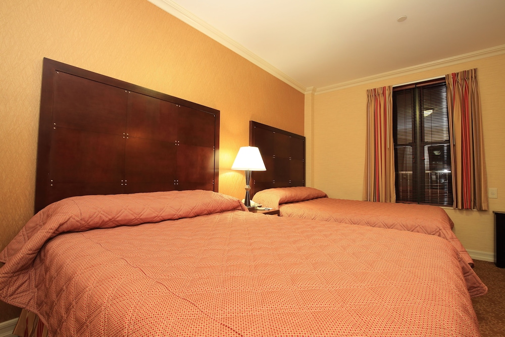 Deluxe Studio with two double beds - Guestroom