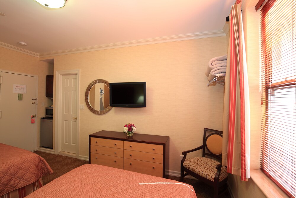 Studio with two double beds - Guestroom