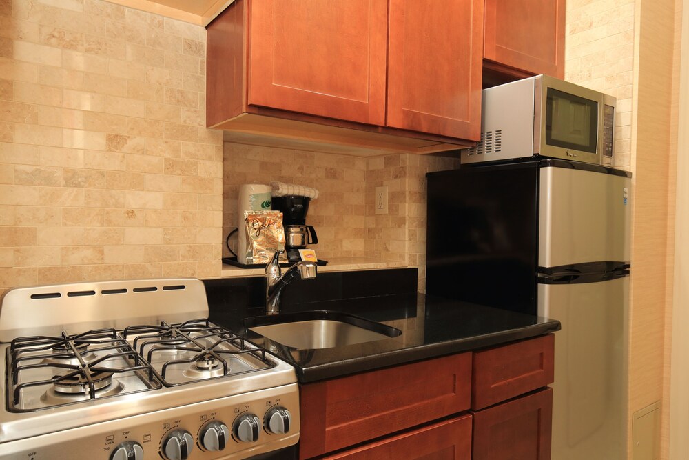 Queen Studio - In-Room Kitchen