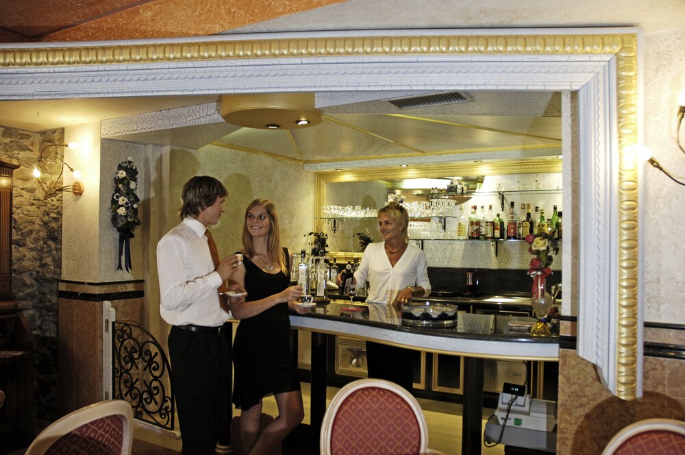Hotel Bar