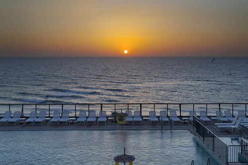Okeanos Suites Herzliya by Herbert Samuel