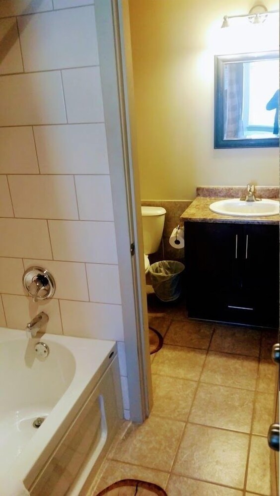 Deluxe Two Room Studio with Balcony - Bathroom