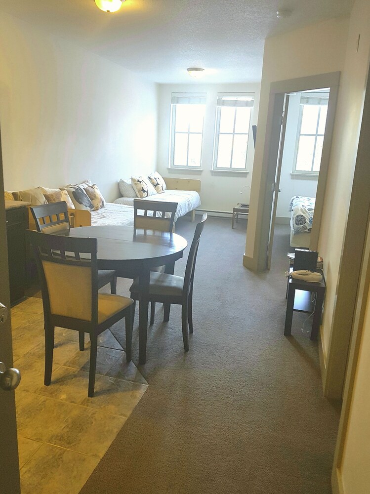 One-Bedroom Apartment 2 Rms - Living Area