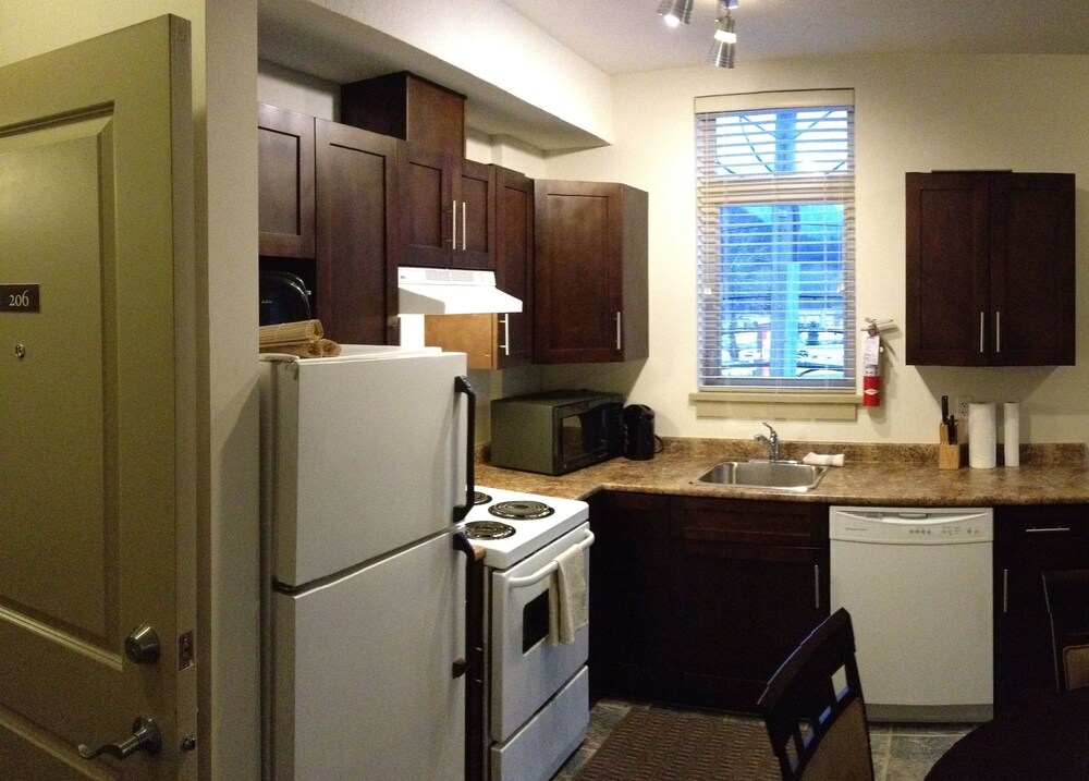 Two Room Studio - Guestroom