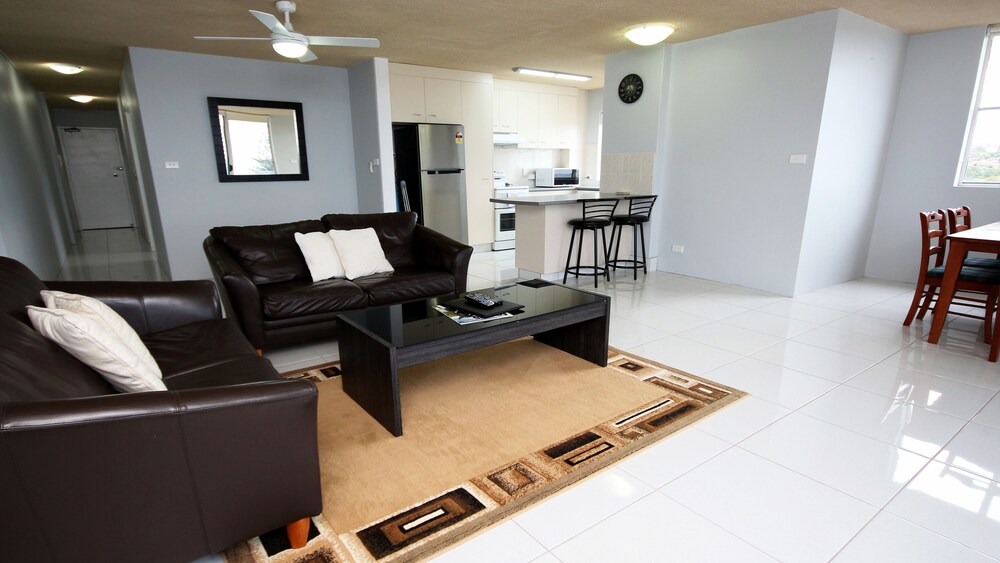 Premium Apartment, 3 Bedrooms, Ocean View, Oceanfront - Living Area