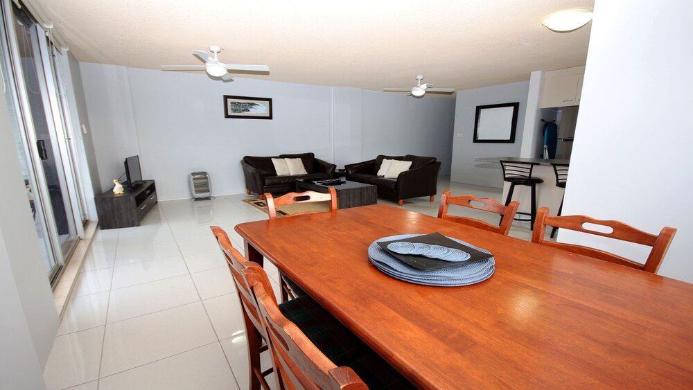 Premium Apartment, 3 Bedrooms, Ocean View, Oceanfront - Living Area