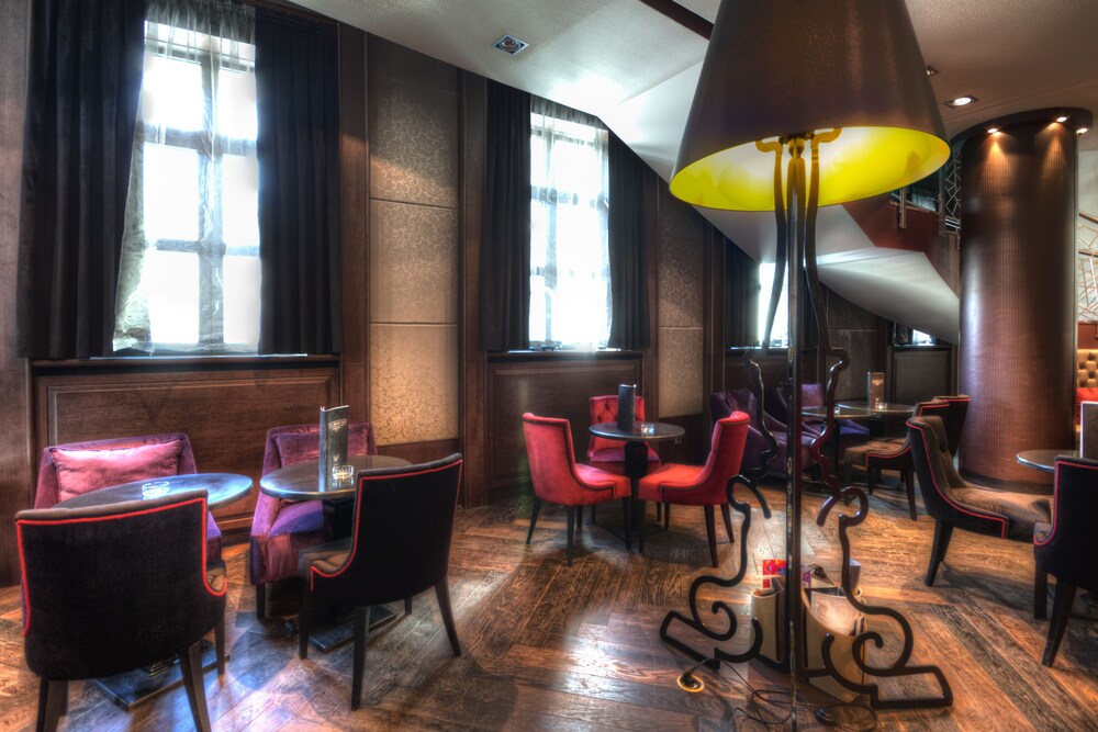 Hotel Bar