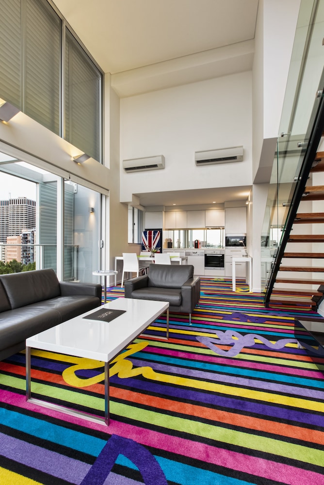 Loft Penthouse with City View - Living Area