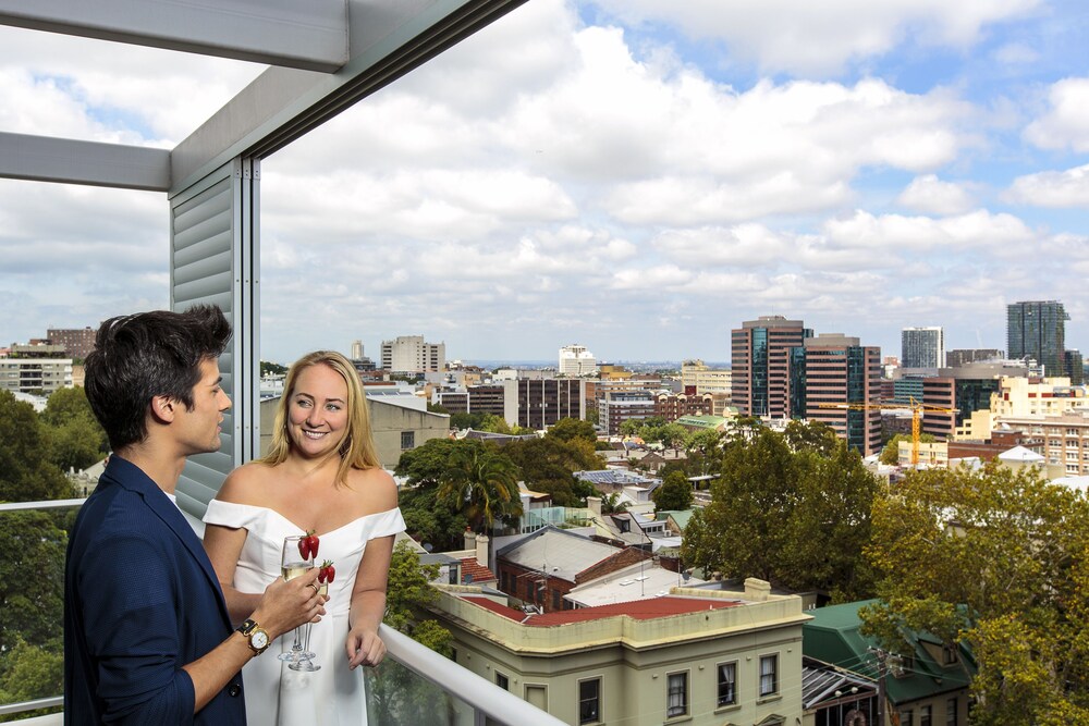 Loft Penthouse with City View - Guestroom View