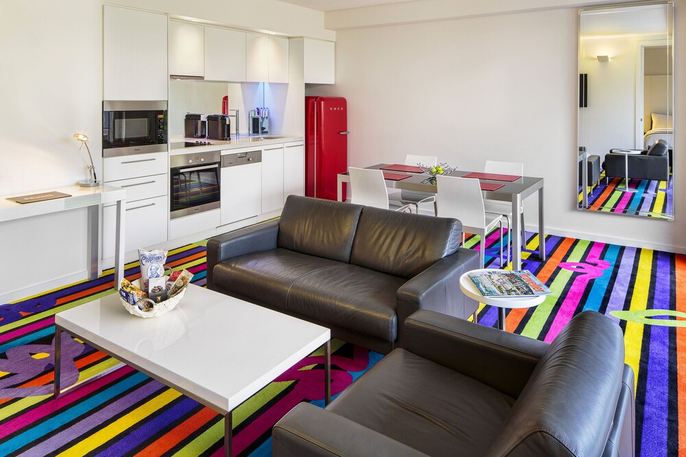 Two Bedroom Apartment, Low Floor - In-Room Kitchen